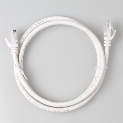 Beyaz UTP Cat6 Yama Kablosu 24AWG 7/0.2 RJ45 Konnektörlü PVC LSZH Ceket