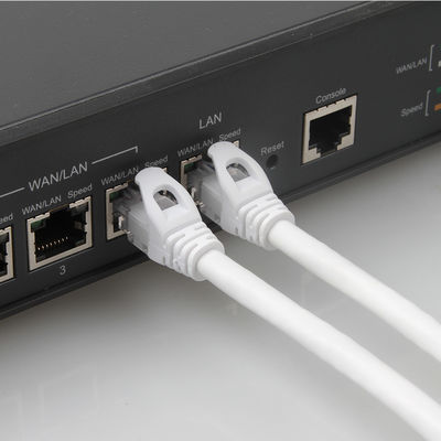 Beyaz UTP Cat6 Yama Kablosu 24AWG 7/0.2 RJ45 Konnektörlü PVC LSZH Ceket